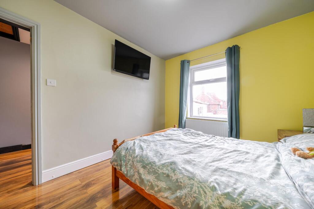 Bed 2 2.jpg