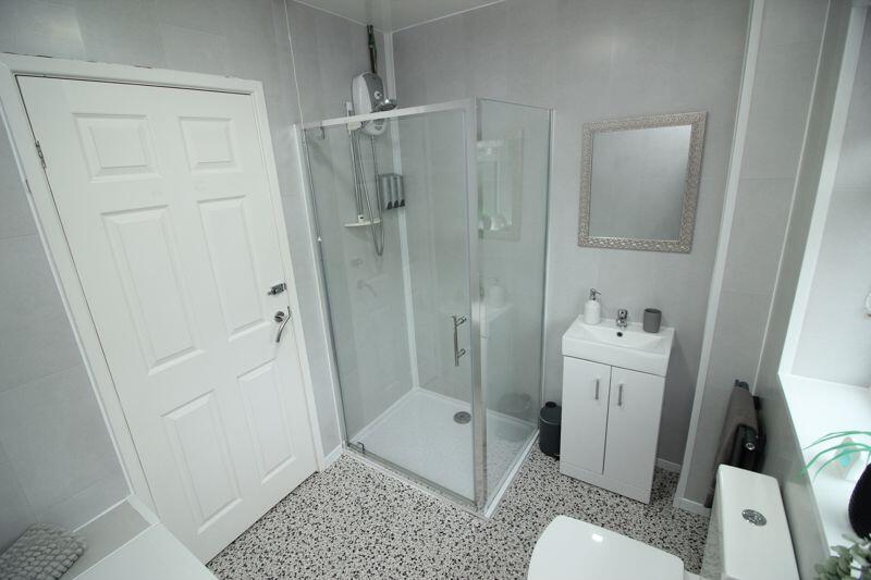 bathroom /shower room