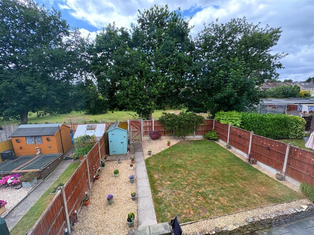 View to rear of property (1).jpg