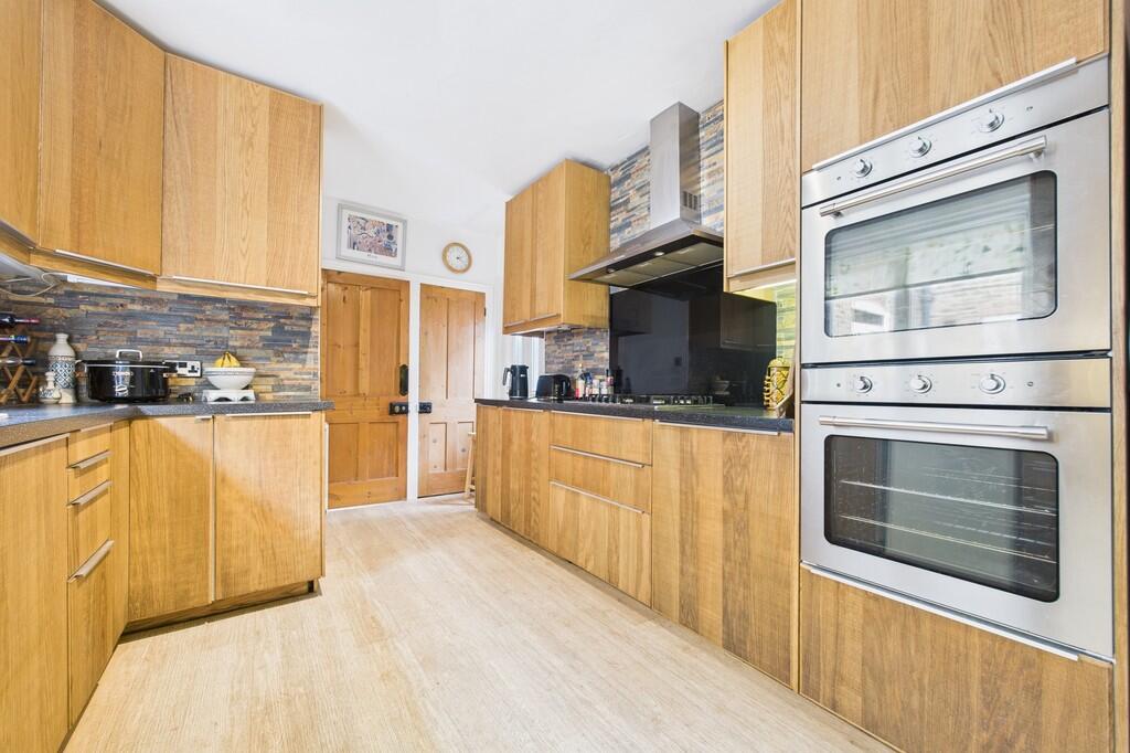 CAM01085G0-PR0610...