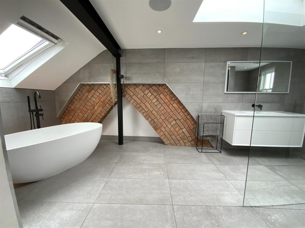Master Suite Bathroom