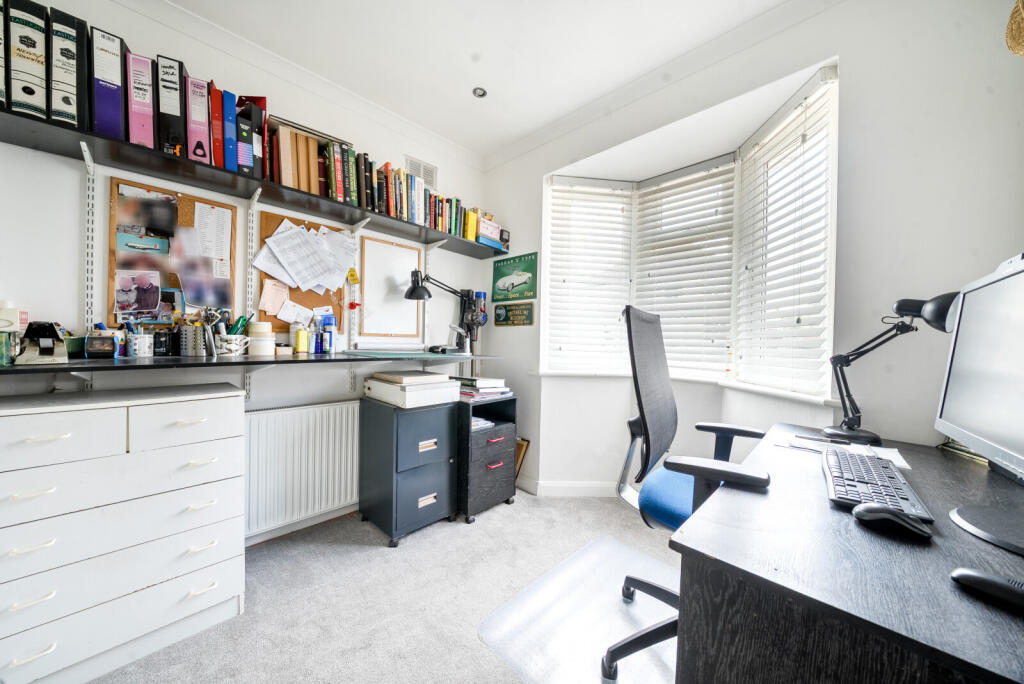 1296314-6-682af2c...