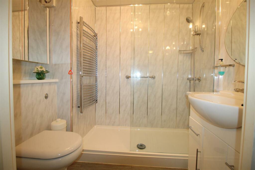 Lystra Court, 17 - Bathroom 1.JPG