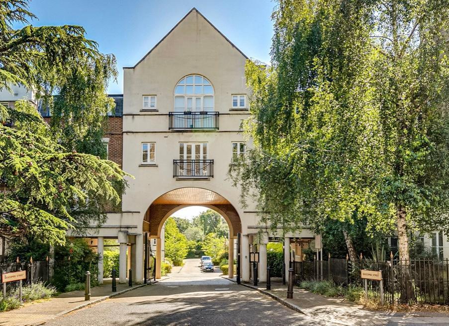 Herbert Mews, Brockwell Park, Brixton,Dulwich, London, SW2 2YF