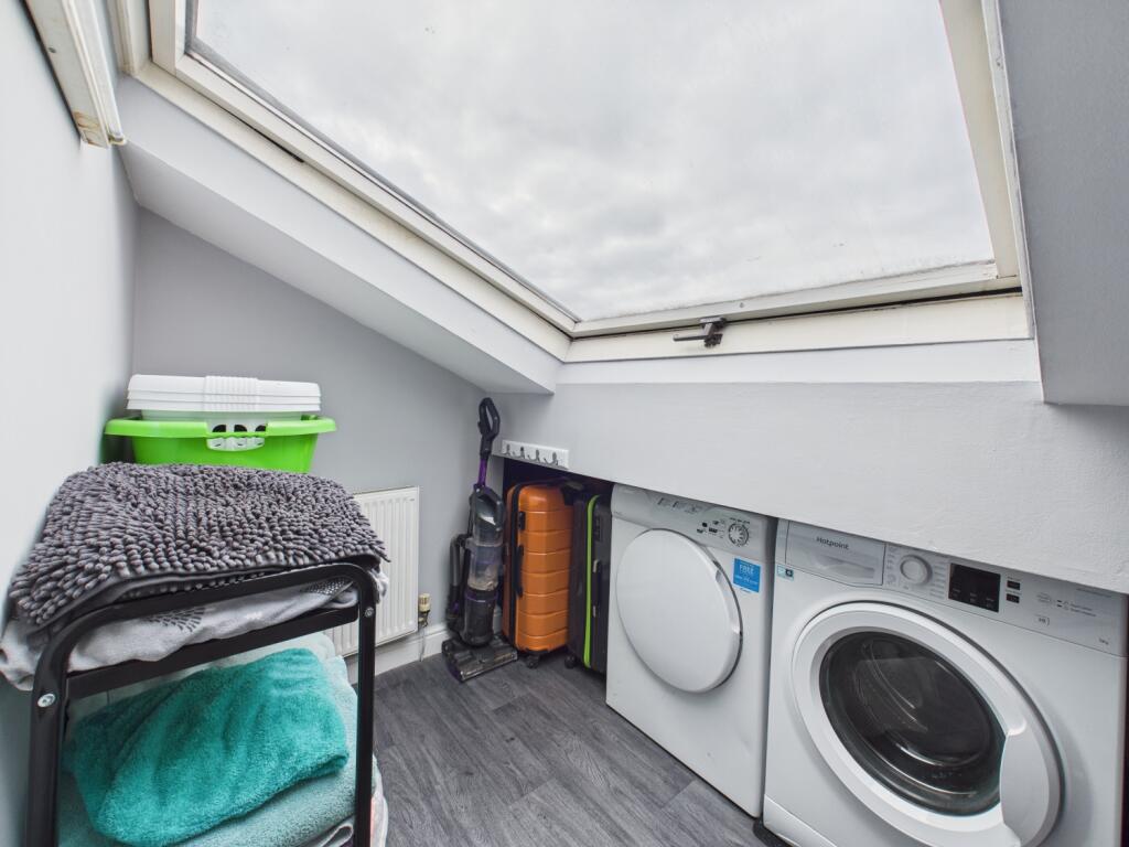 CAM03729G0-PR0019-STILL022