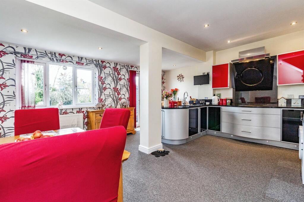 Open Plan Kitchen Diner: