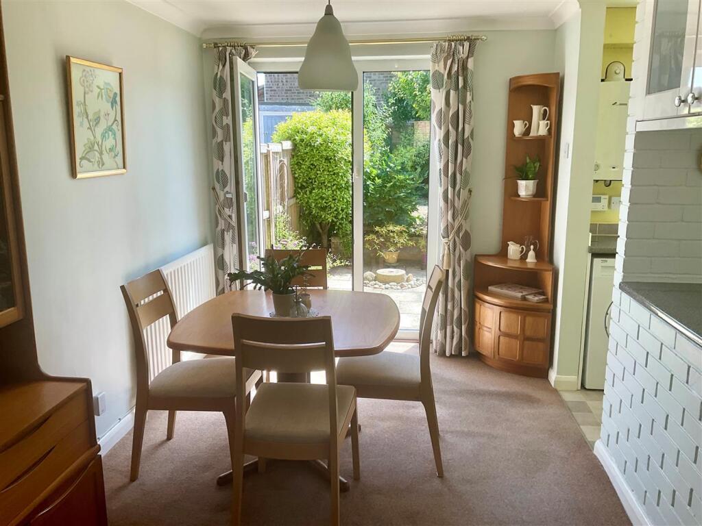 Dining Room pic2.jpg