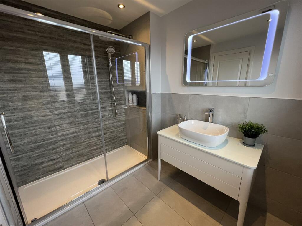 En-Suite B.JPG