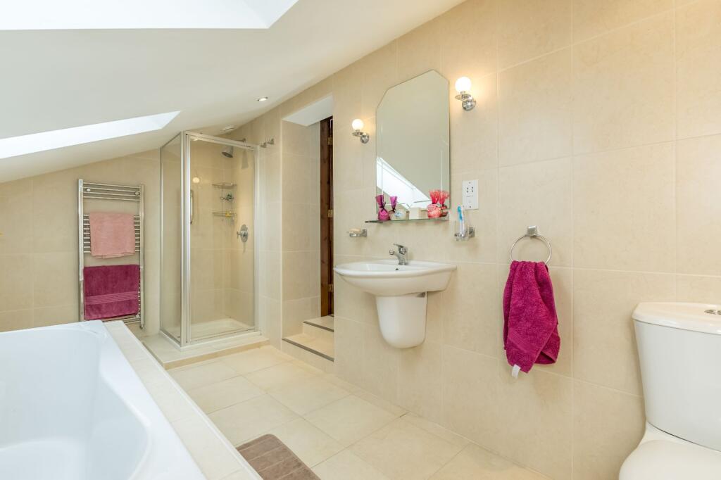 En-Suite Bathroom