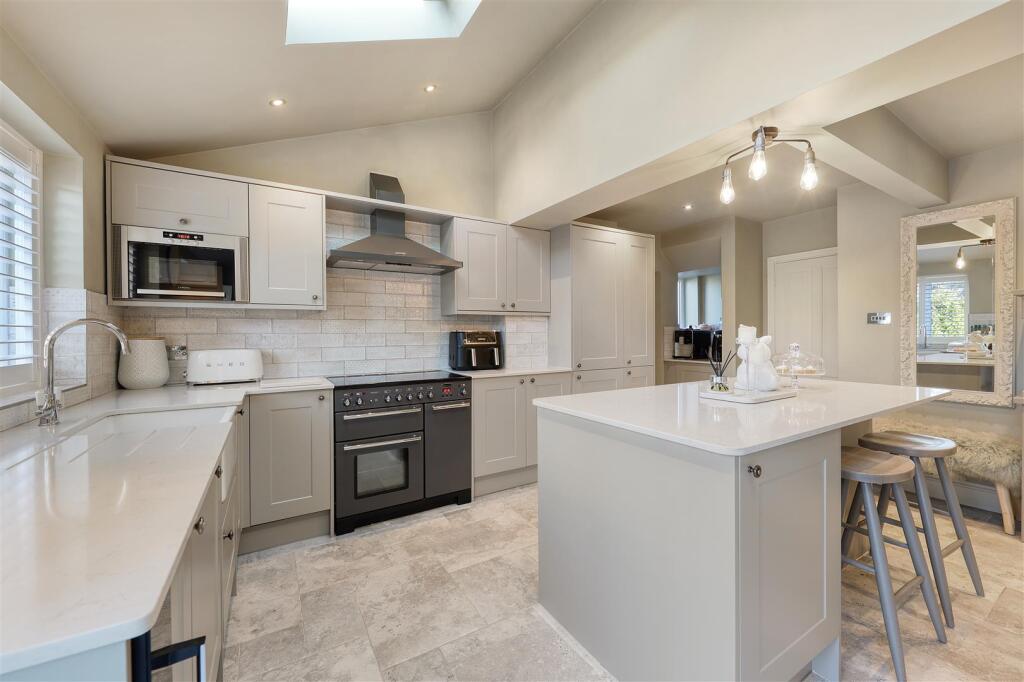 Kitchen3.jpg