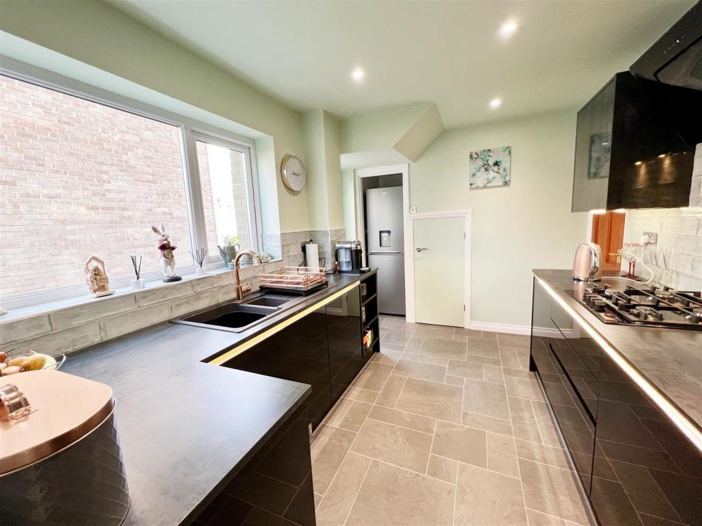 Kitchen 4.jpg