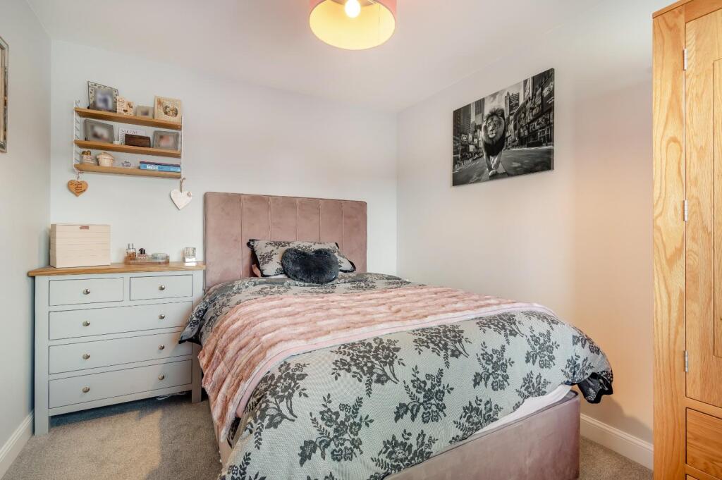 11 - bed 3.jpg