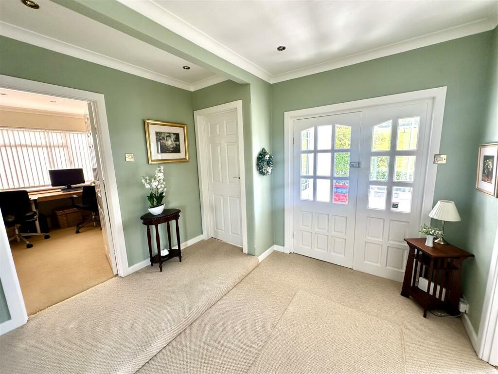 ENTRANCE PORCH