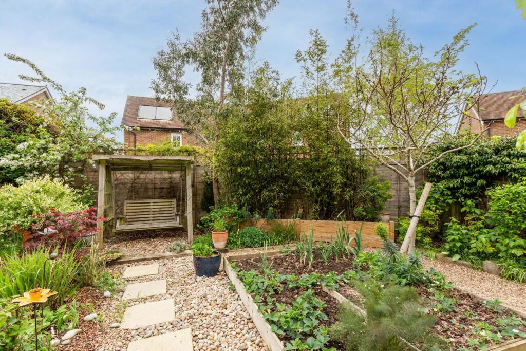 Charlwood Drive-13.jpg