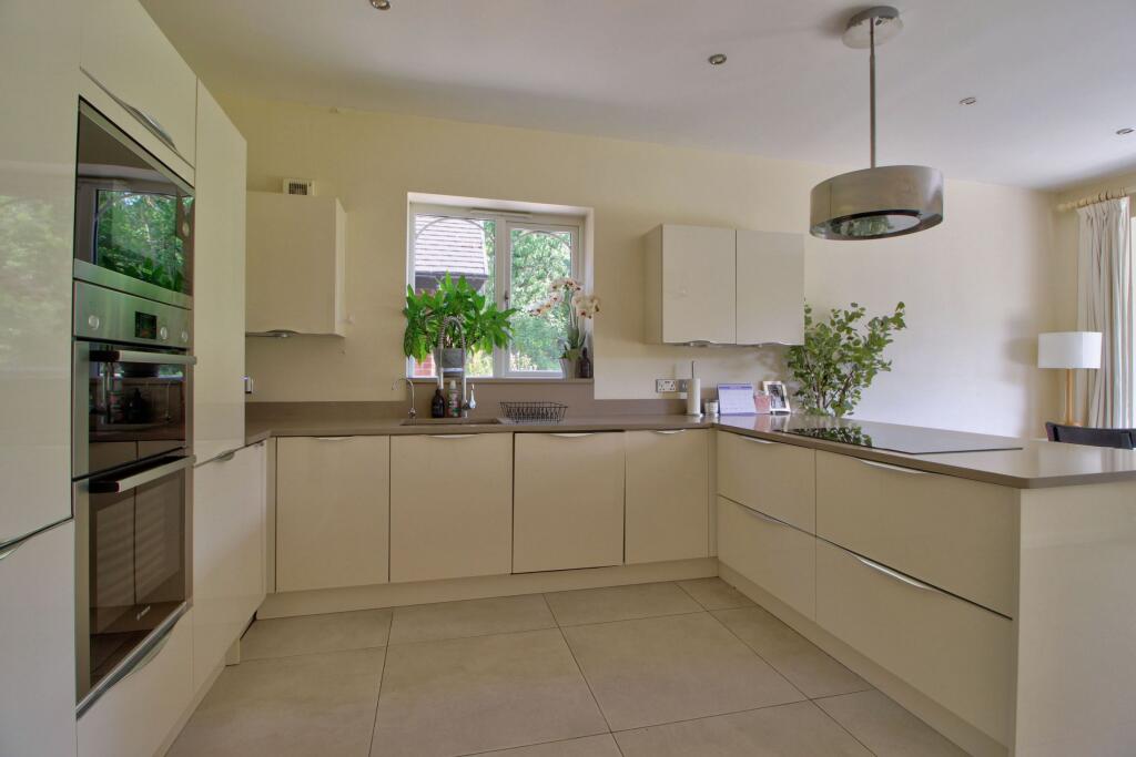 Built in Appliances with Plenty of Storage