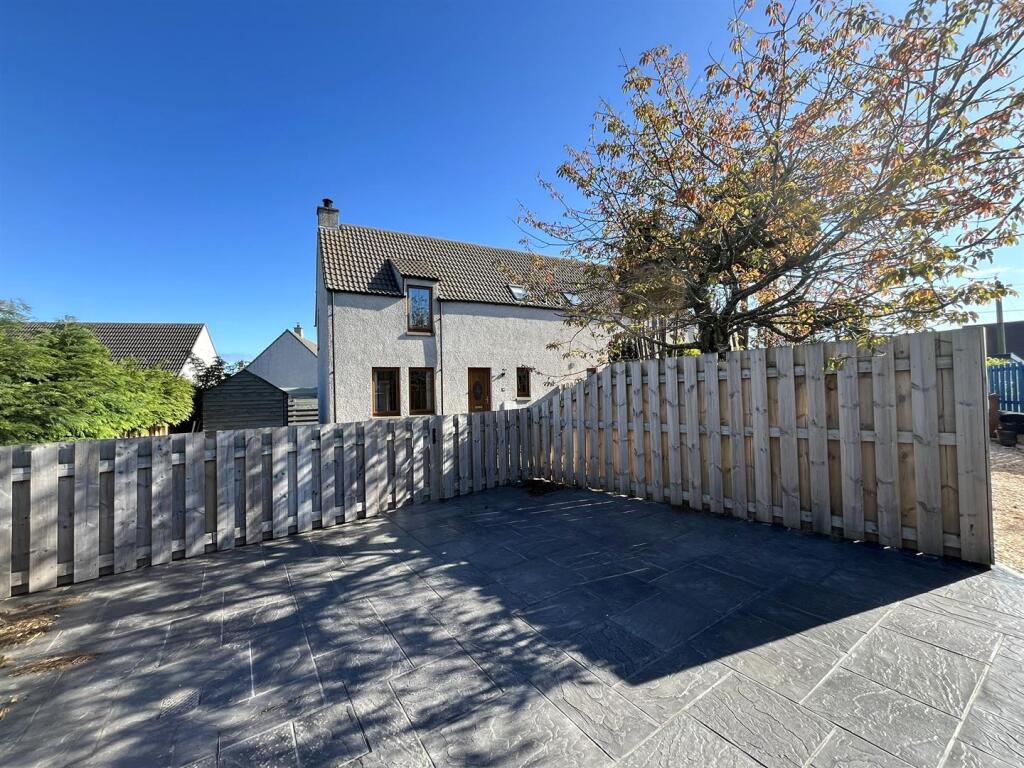 FRONT &amp; DRIVEWAY