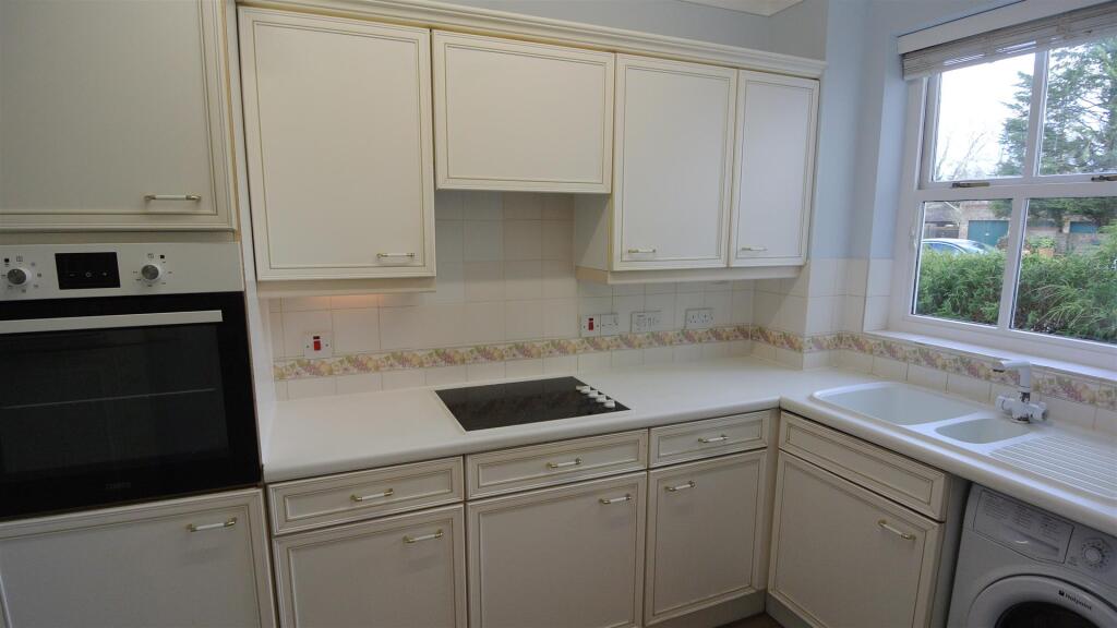 Kitchen 2.JPG