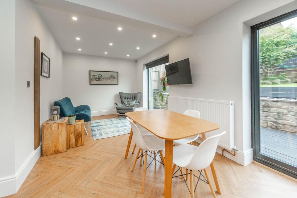 STUNNING REAR OPEN PLAN KITCHEN/LIVING/DINER