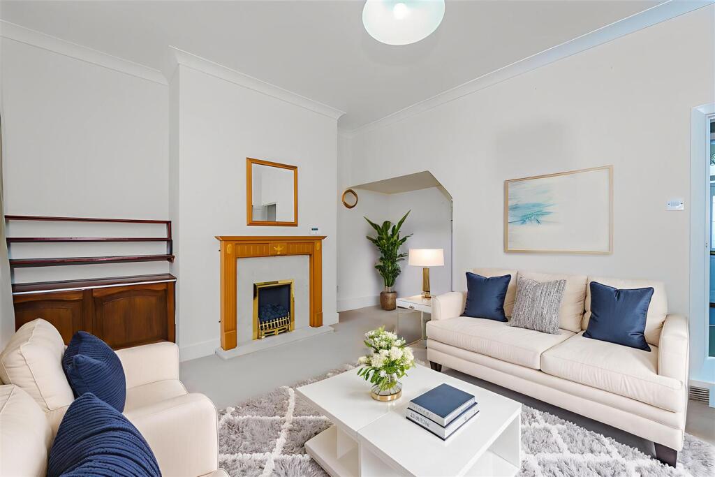 12 - Living Room - Modern - 3.jpg