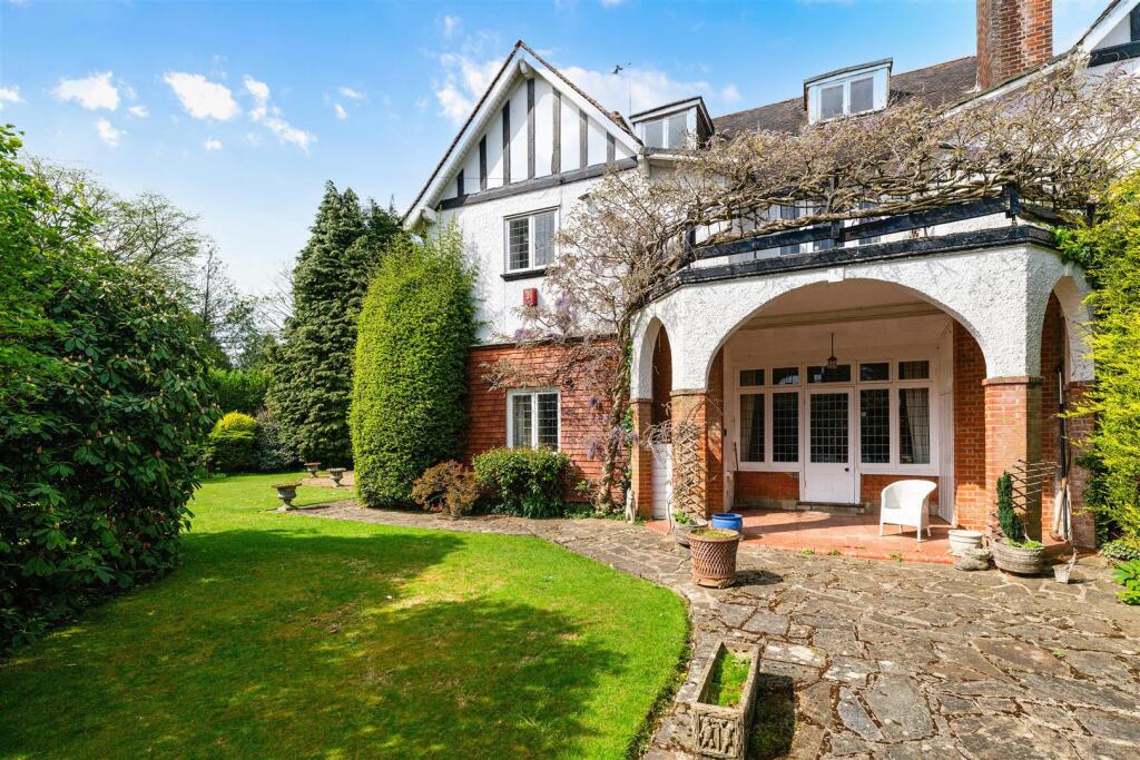 WALTON HEATH COTTAGE- (27).jpg