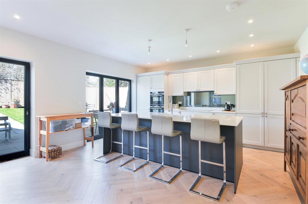 BRUNSWICK CLOSE,6  (13).jpg