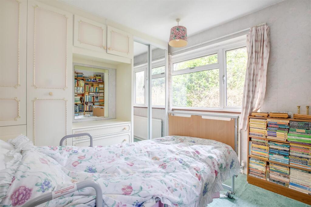 56 Grays Lane, HP13 5UG-3.jpg