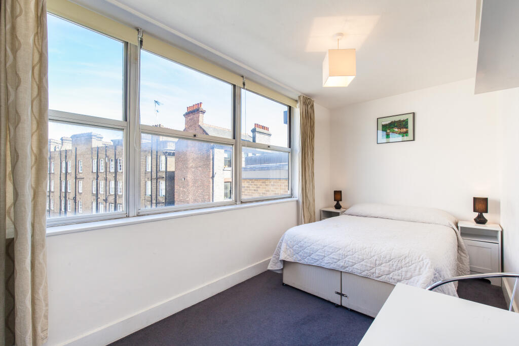 Bedroom 1.jpg