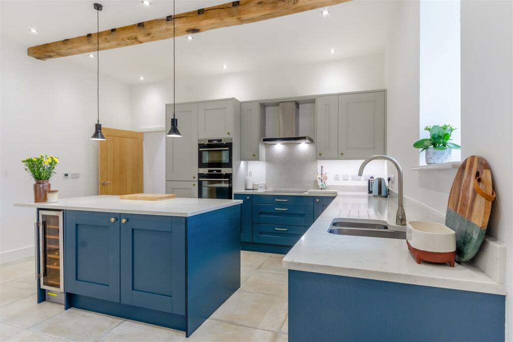 8583926-interior25.jpg
