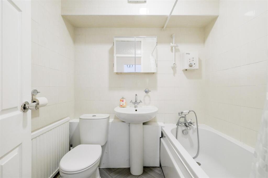 Flat 3, 23 Aldersbrook road-1.jpg