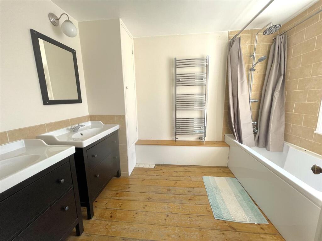 Bathroom 2.jpg