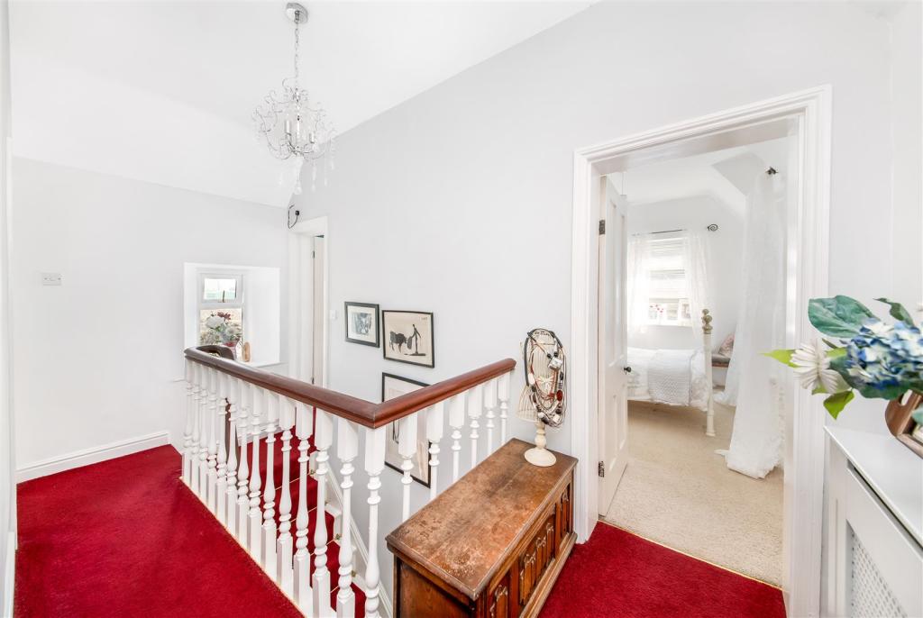 FIRST FLOOR LANDING