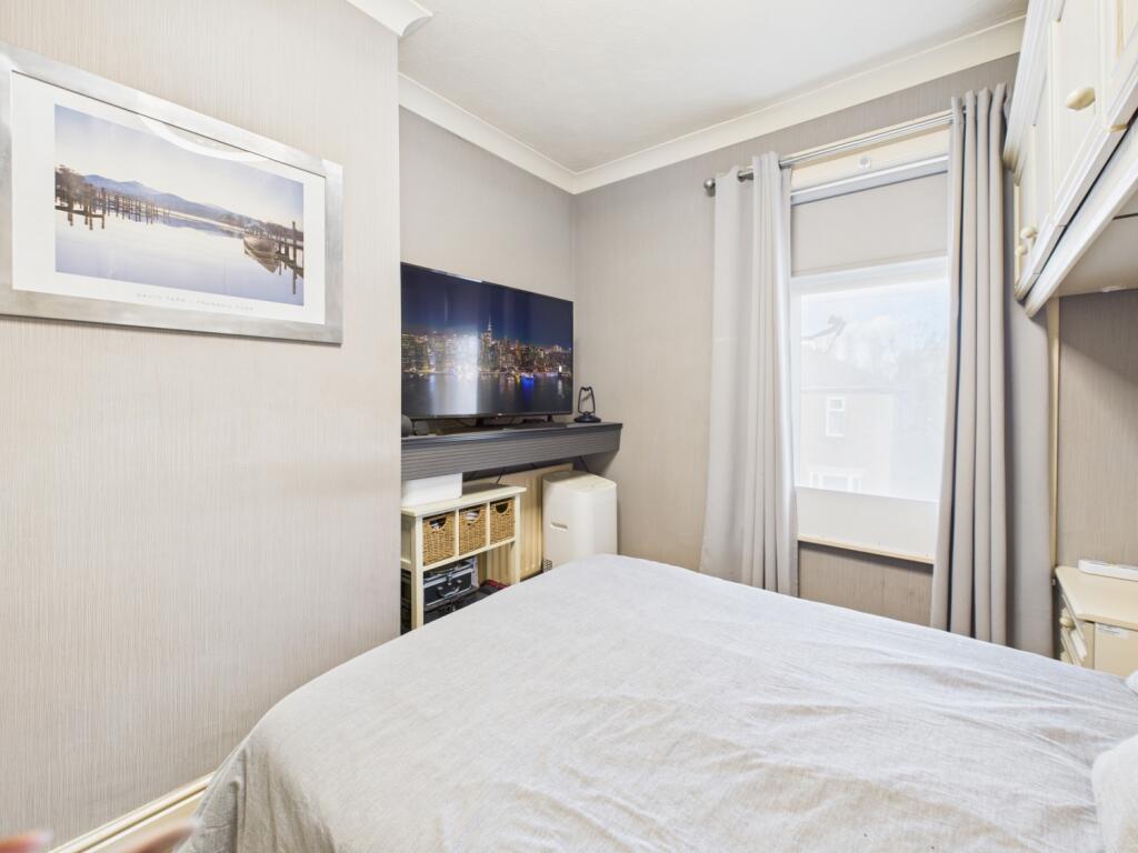 CAM04233G0-PR0038-STILL013