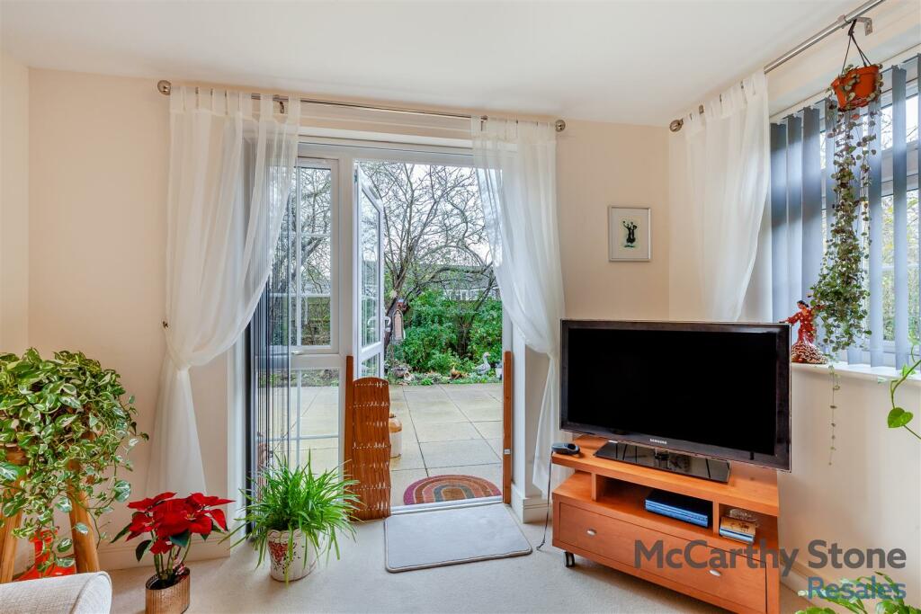 8629728-interior16.jpg