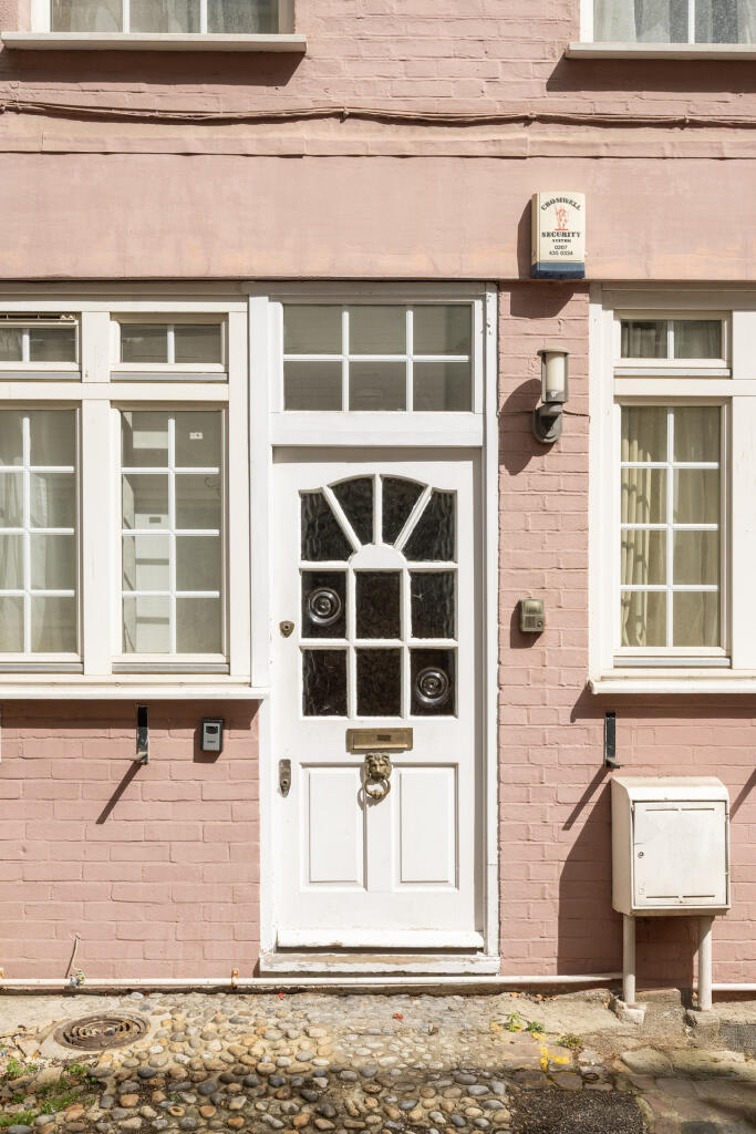 The Private Realtor-17 Ovington Mews-3_Lo