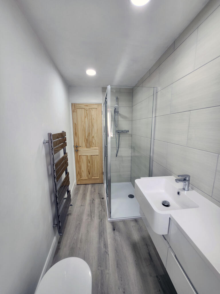 12 Lee Av - Replace [Shower room 1] pic