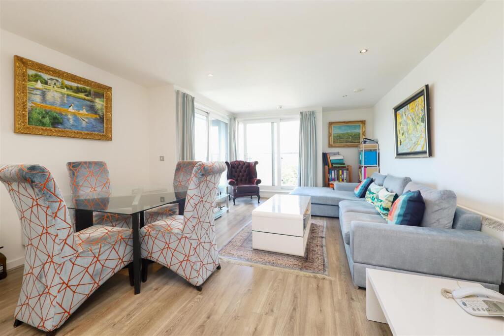 Living / Dining Area