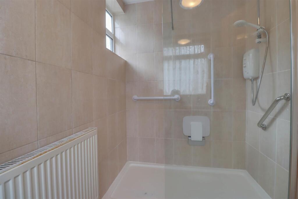 4 PAGE ROAD BOWERS GIFFORD-11.jpg