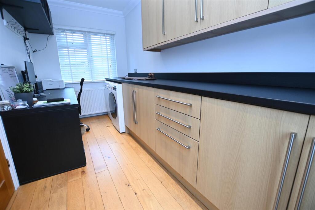 Utility Room / 2nd Kitchen