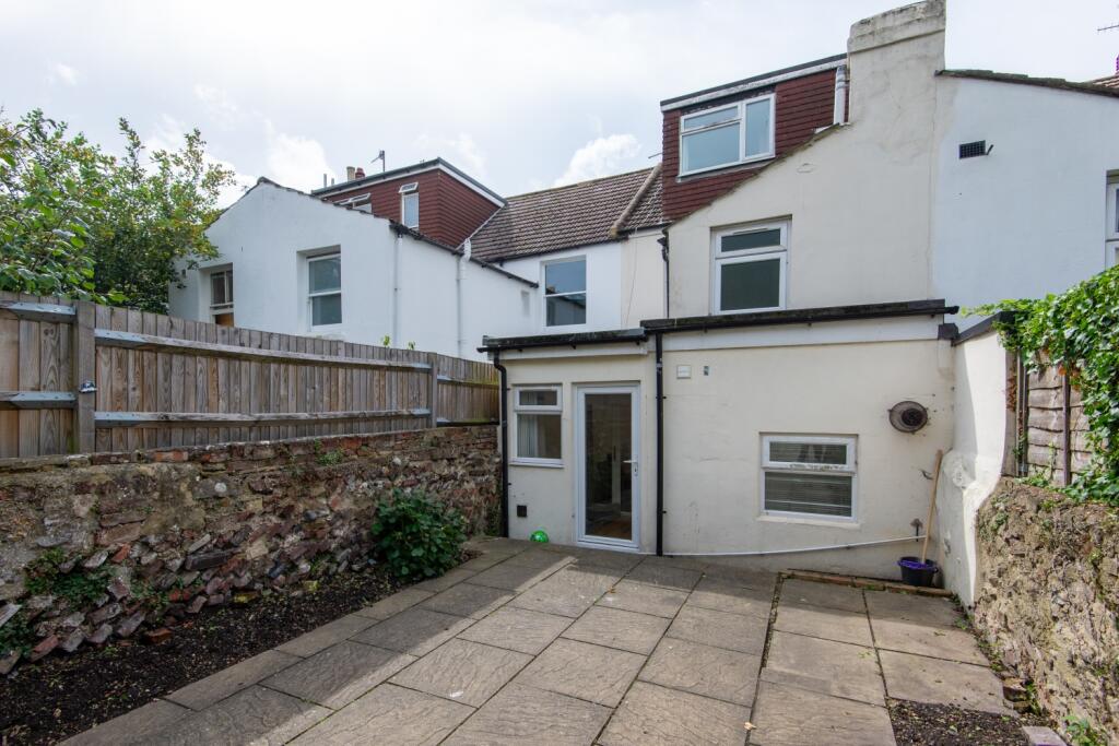 15 Stanley Road Outside Area (2)