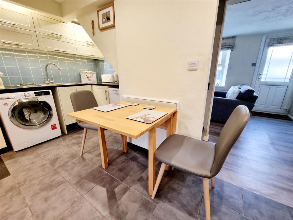 Dining Area.jpg