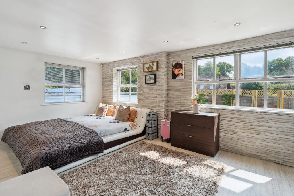 Svetlanas, St. Anns Hill Road, Chertsey, Surrey, KT16 9NN