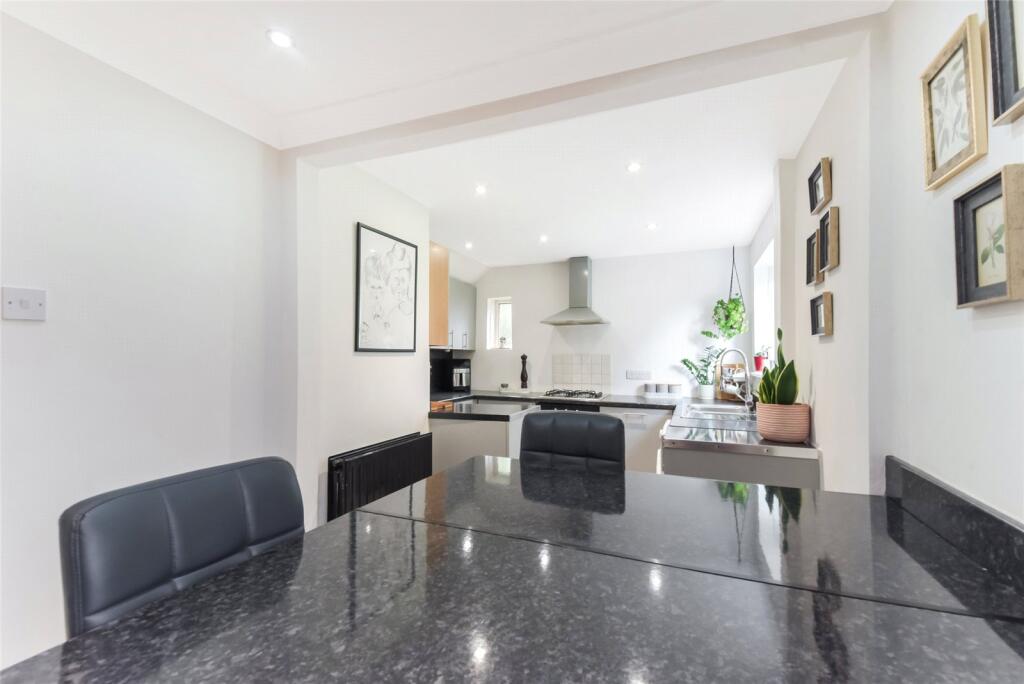 Kitchen/Dining Area