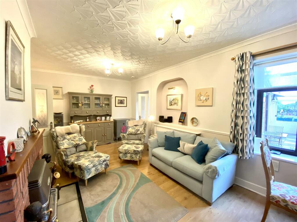 SITTING ROOM