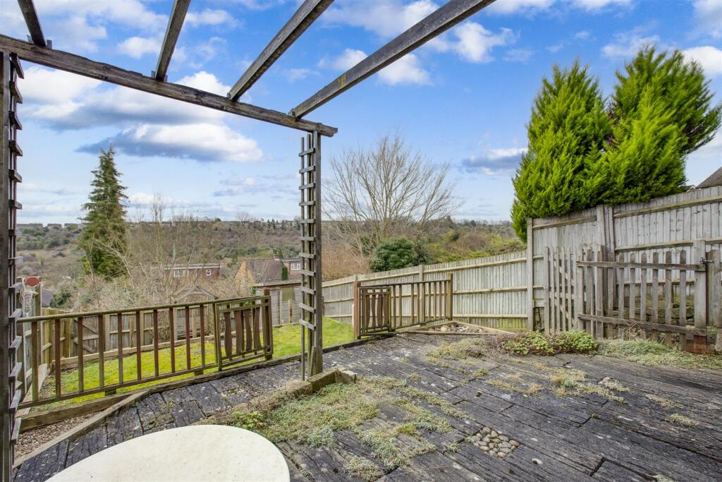 6 Baronsmead Road, HP12 3PQ-8.jpg