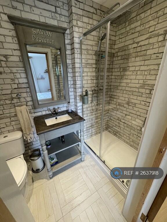 En-Suite 2
