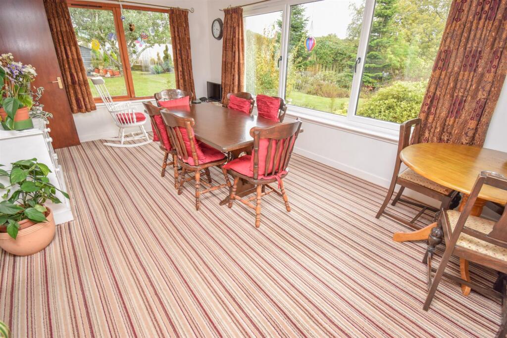 DINING ROOM-2.jpg