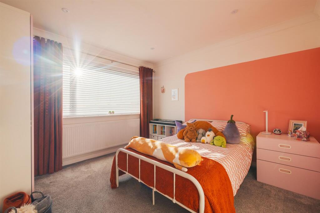 6 Greenfields Close-61.jpg