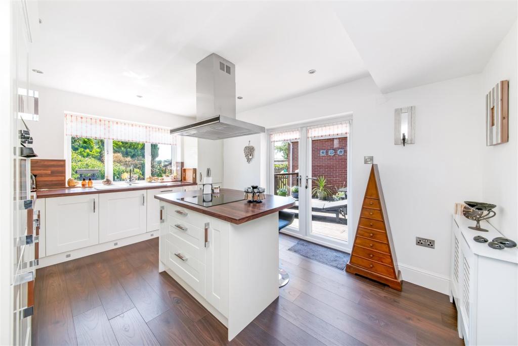 BREAKFAST KITCHEN