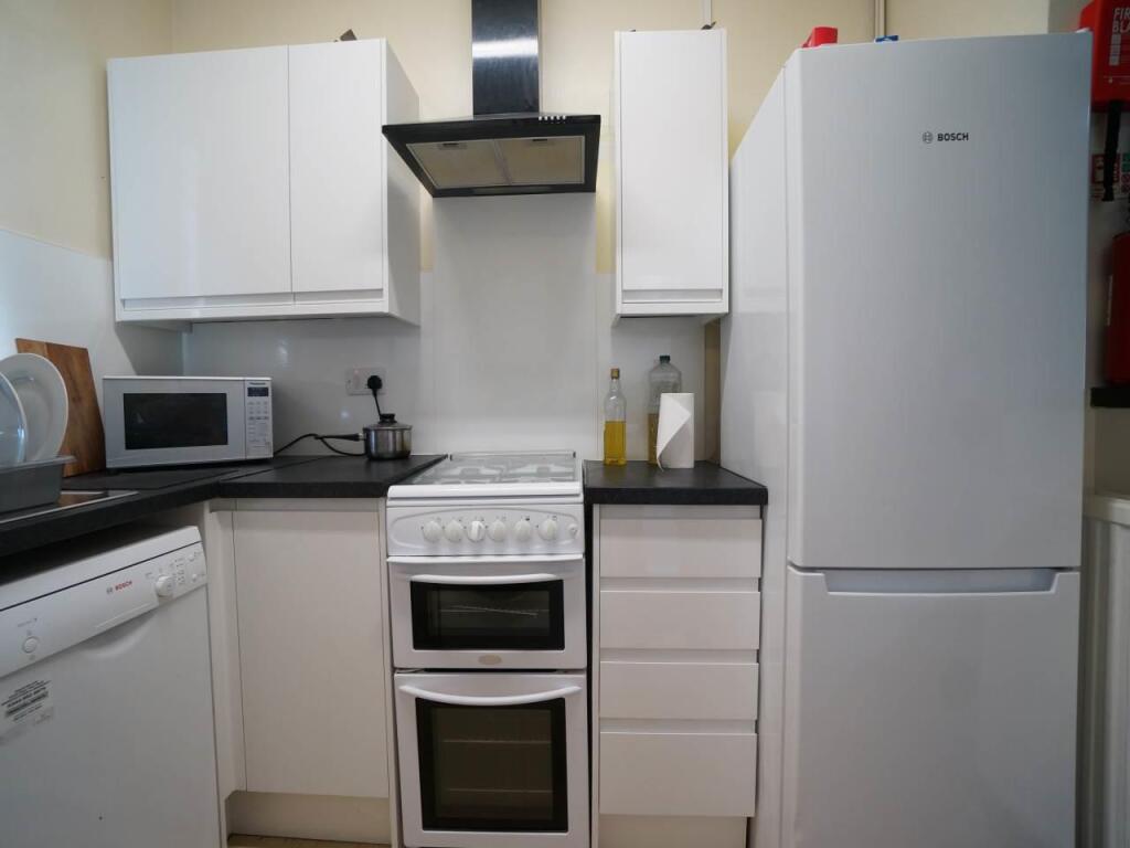 15Treflan_Kitchen1.2.JPG