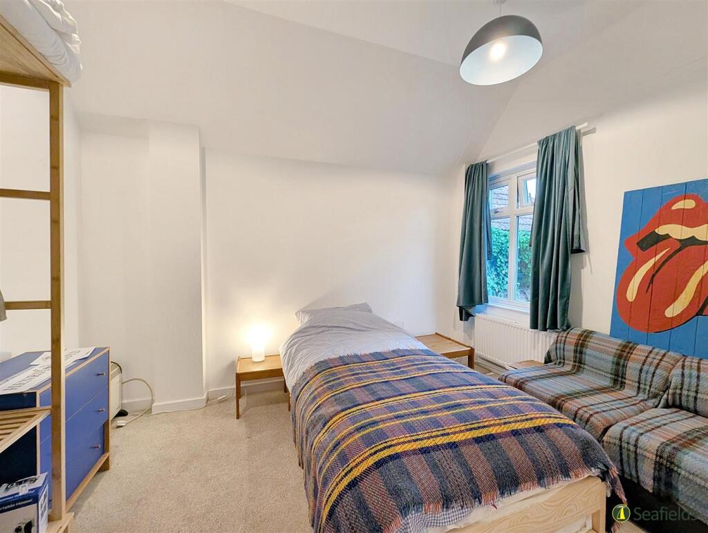 1 of 4-5 Bedrooms